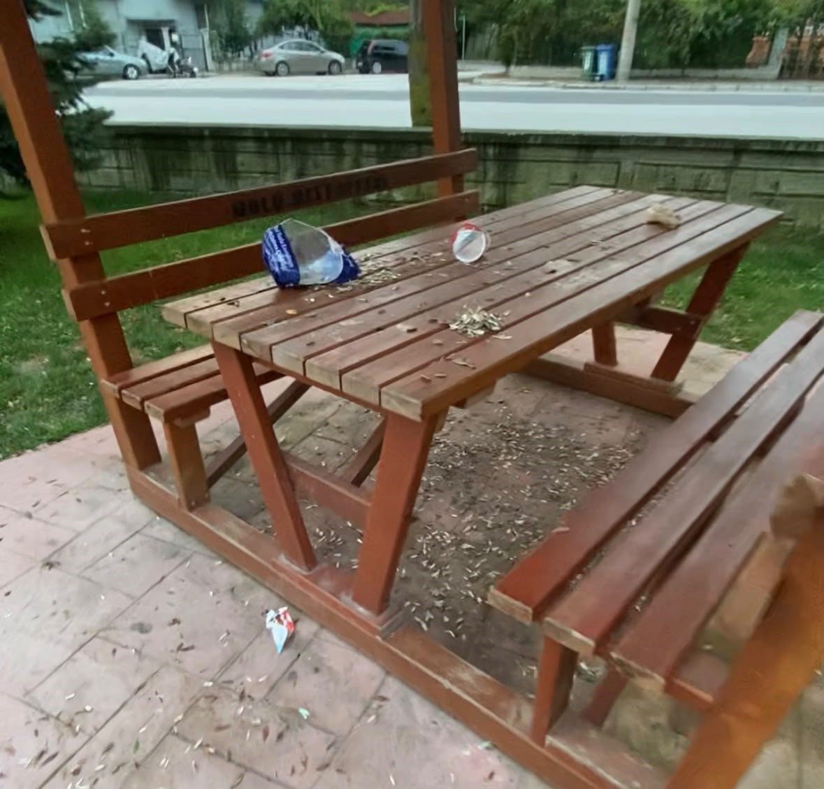 Bolu’nun Borazanlar Mahallesi Pırlanta Sokak’ta bulunan çocuk parkının çöplerle kaplanması,