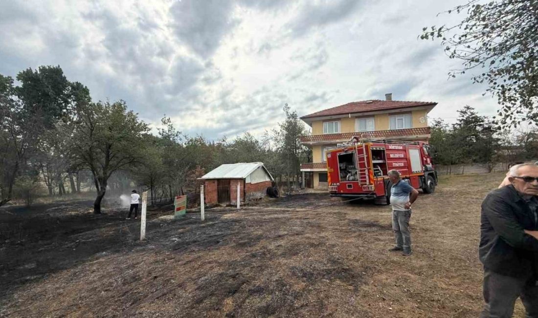 Bolu’nun Dörtdivan ilçesinde yerleşim yerlerinin yakınındaki otluk alanda çıkan yangın,