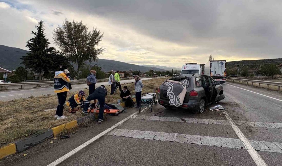 Tosya’da yağış nedeniyle kontrolden çıkan otomobil refüje çarptı: 3 yaralı 🔊 Haberi Sesli Dinle Hazır ▶ Dinle ⏸ Duraklat ⏹