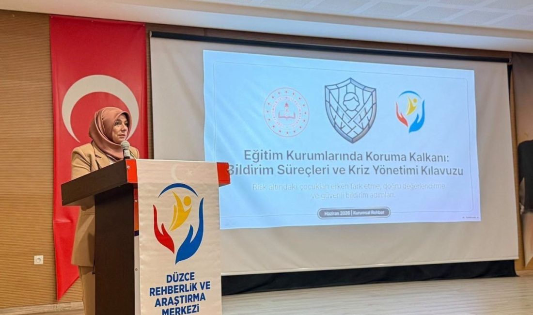 Düzce’de müdür yardımcılarının katılımıyla gerçekleştirilen toplantıda özel eğitim ve rehberlik