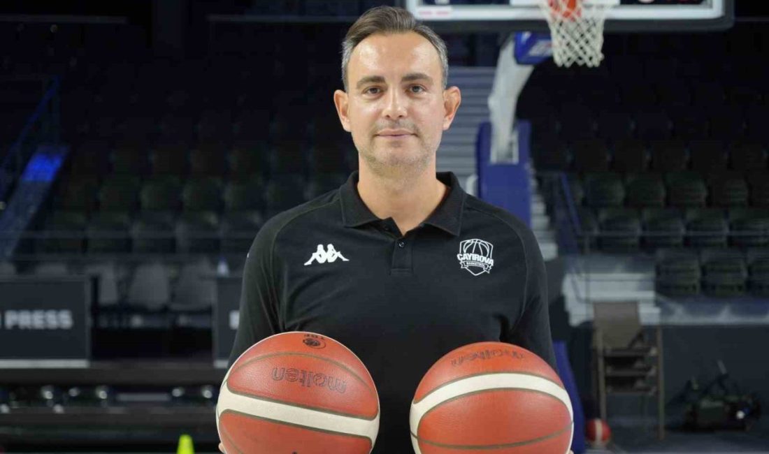 A Milli Erkek Basketbol Takımı Yardımcı Antrenörü Ender Arslan, ay-yıldızlı