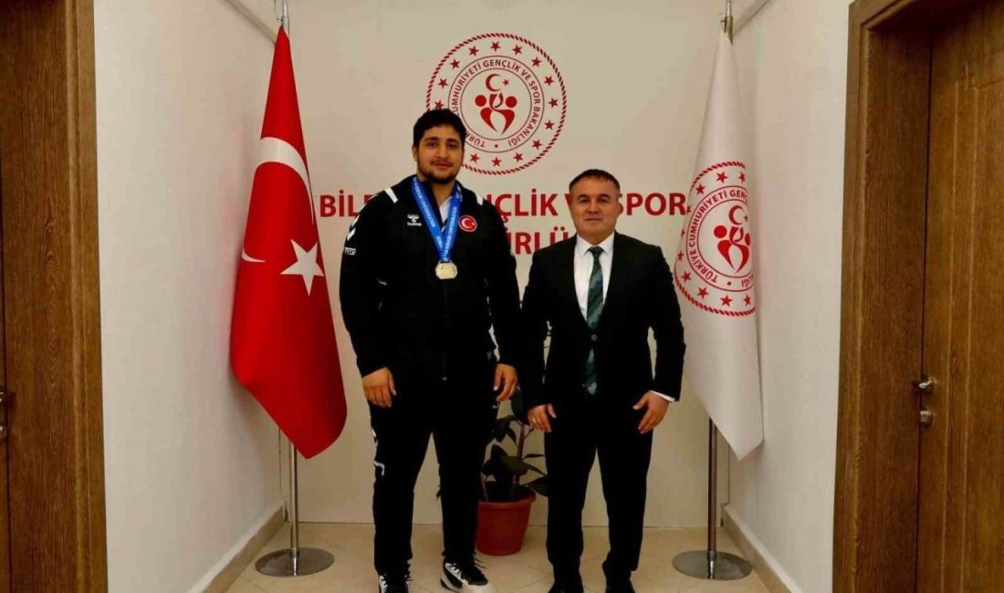 Avrupa şampiyonu Mikail Zaloğlu’ndan İl Müdürü Ramazan Demir’e ziyaret Bulgaristan’ın Panagyurishte kentinde gerçekleştirilen Avrupa Kuraş Şampiyonası’nda 120 kilogram kategorisinde
