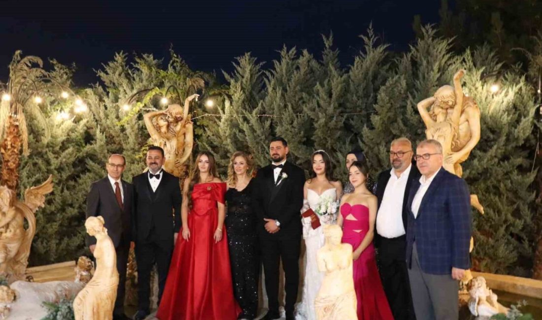 Nejat İlhan’ın oğlu Tohan, Gökçe Taşçı ile evlendi 🔊 Haberi Sesli Dinle Hazır ▶ Dinle ⏸ Duraklat ⏹