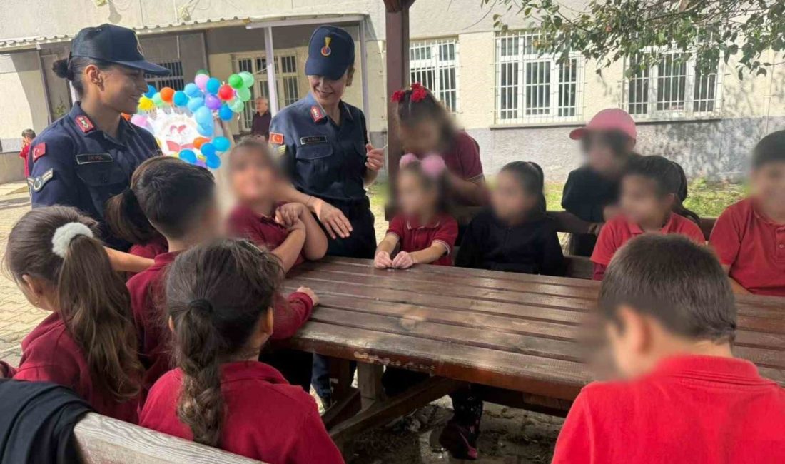 Düzce İl Jandarma Komutanlığı ekipleri, öğrencilerin eğitim hayatını huzurlu ve