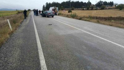 Kastamonu’nun Daday ilçesinde iki otomobilin kafa kafaya çarpışması neticesinde 5