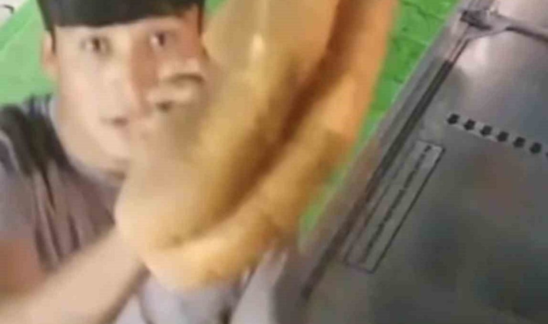 Gölyaka’da kapalı marketten ekmek alan gençler ücretini bıraktı 🔊 Haberi Sesli Dinle Hazır ▶ Dinle ⏸ Duraklat ⏹
