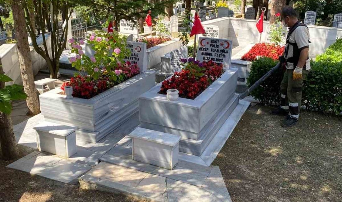 Kocaeli Büyükşehir Belediyesi ekipleri, kent genelindeki mezarlıklarda yürüttüğü bakım ve