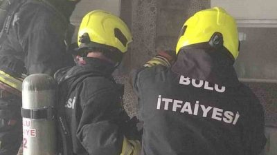 Bolu’da bir evin mutfağında alev alan aspiratör, itfaiye ekiplerince söndürülerek