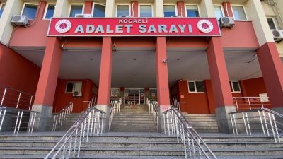 Kocaeli’nin Kandıra ilçesinde tarladaki otların biçilmesi nedeniyle çıkan tartışmada, 78