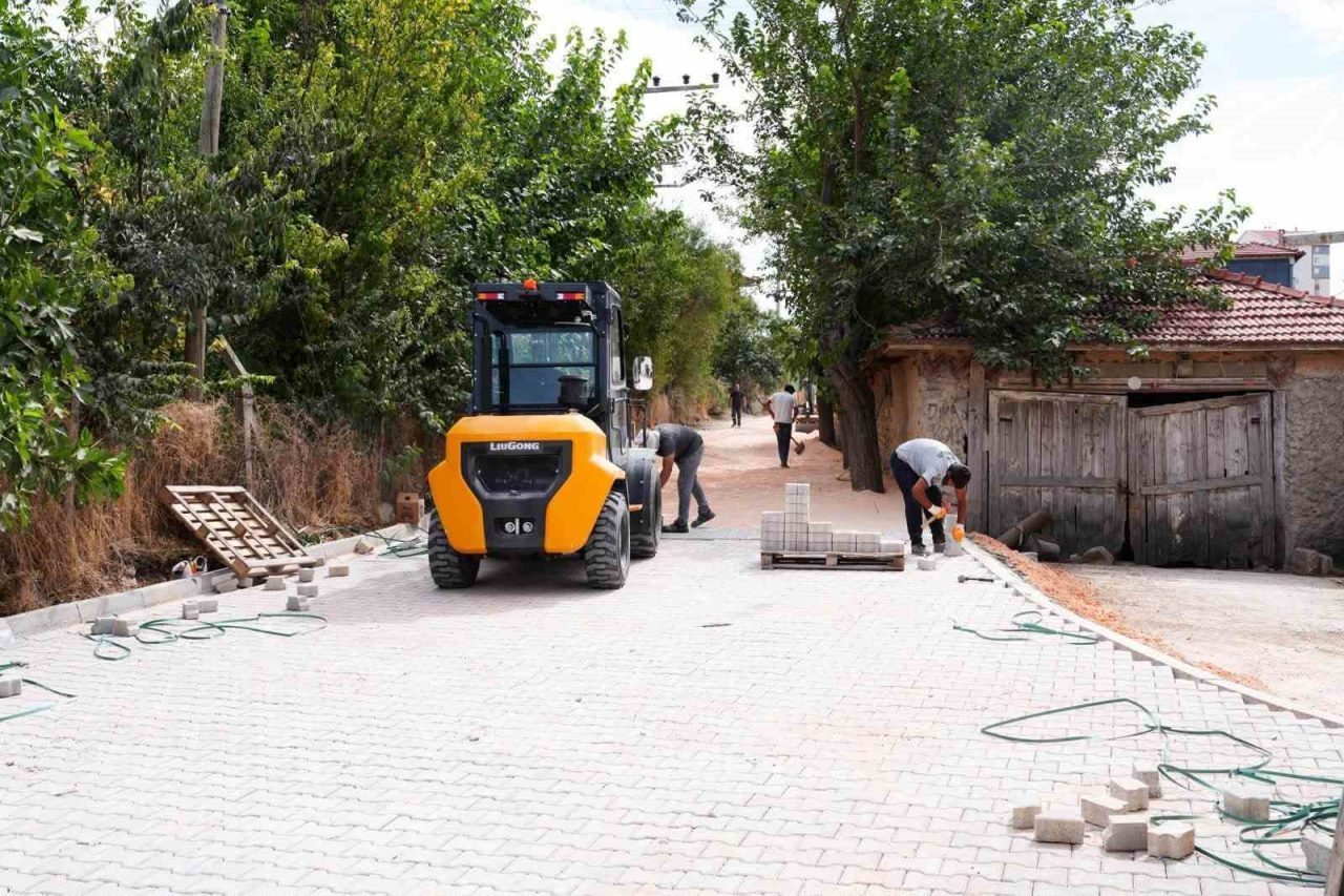 Bilecik Belediye Başkanı Melek Mızrak Subaşı, Pelitözü Mahallesi’nde sürdürülen kilit