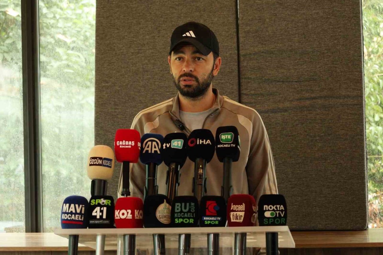 Kocaelispor Teknik Direktörü Selçuk İnan, milli ara öncesinde sahasında oynayacakları