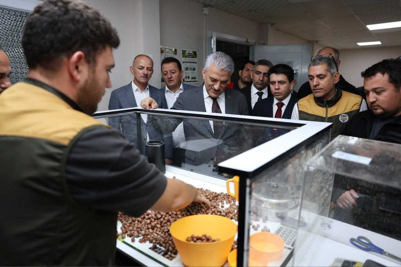 Düzce Valisi Mehmet Makas, Çilimli Topçular’da faaliyet gösteren Toprak Mahsulleri