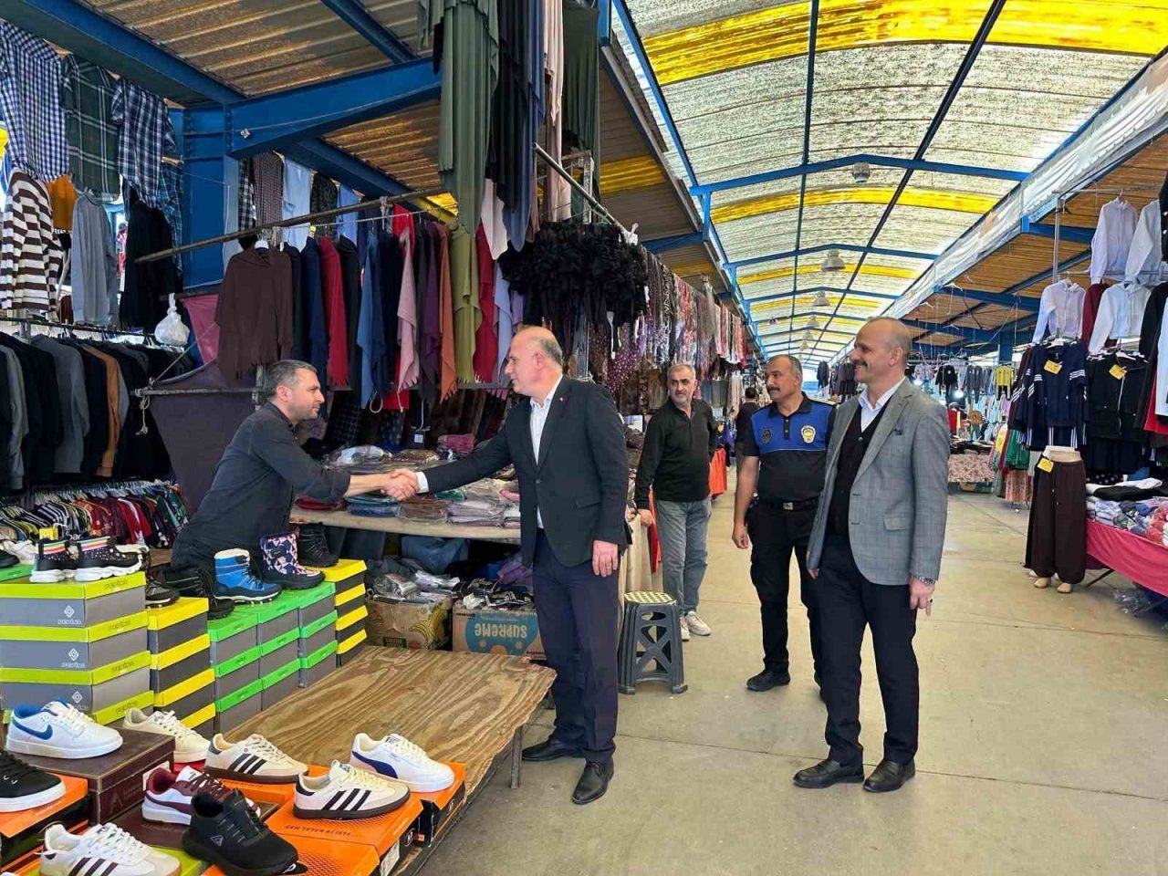 Bilecik’in Osmaneli ilçesinde Belediye Başkanı Bekir Torun, Belediye Başkan Yardımcısı