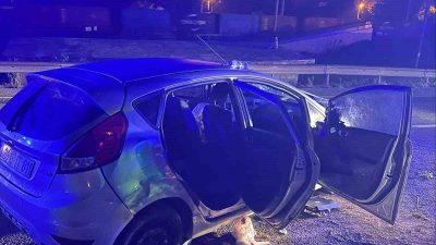 Bilecik’in Pazaryeri ilçesinde kontrolden çıkan otomobilin bariyerlere çarpması sonucu meydana