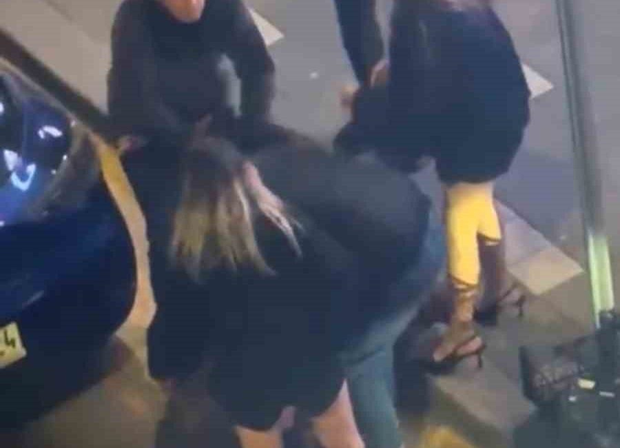 Bolu’da iki grup arasındaki kavga cep telefonu kamerasında 🔊 Haberi Sesli Dinle Hazır ▶ Dinle ⏸ Duraklat ⏹