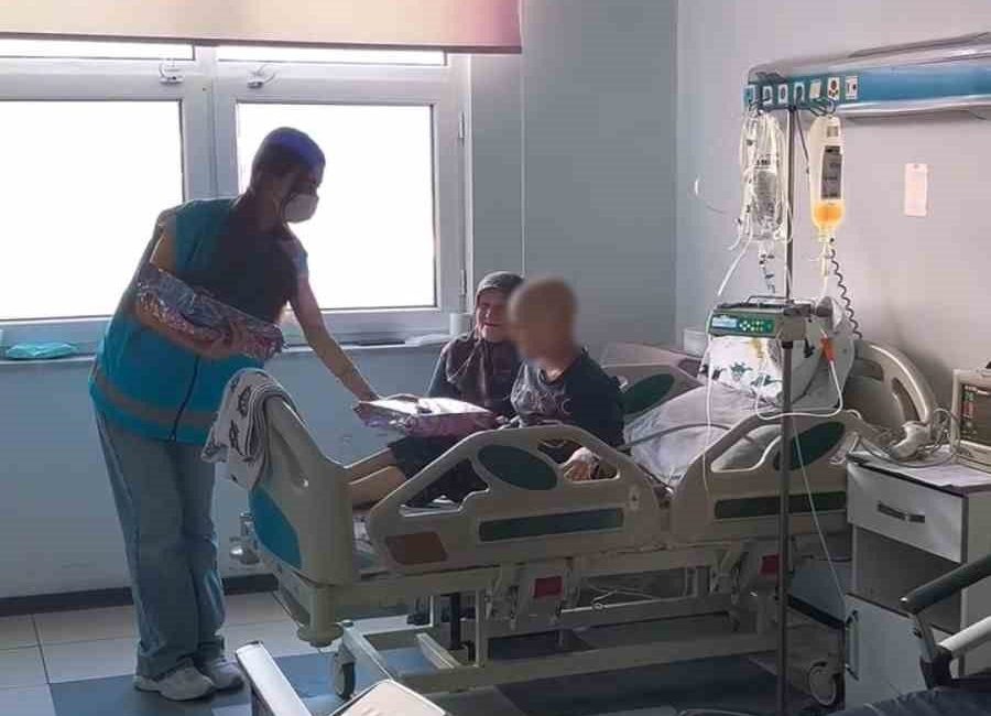 Bolu’da gönüllü öğrencilerden tedavi gören çocuklara moral ziyareti 🔊 Haberi Sesli Dinle Hazır ▶ Dinle ⏸ Duraklat ⏹