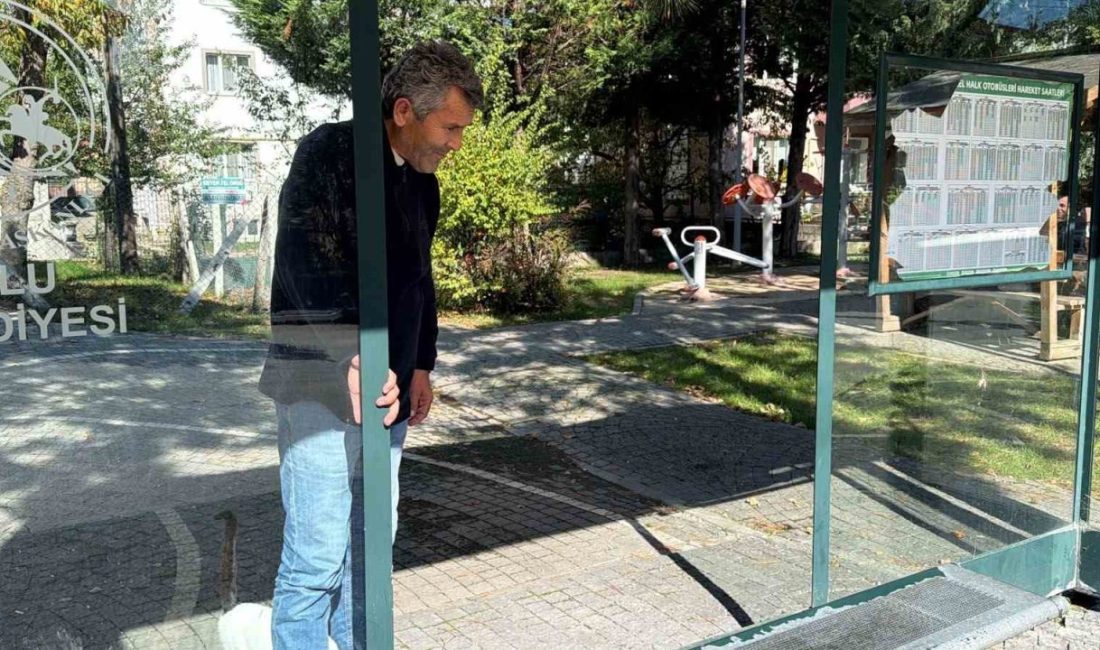 Bolu’da otobüs durağının camı kırıldı 🔊 Haberi Sesli Dinle Hazır ▶ Dinle ⏸ Duraklat ⏹