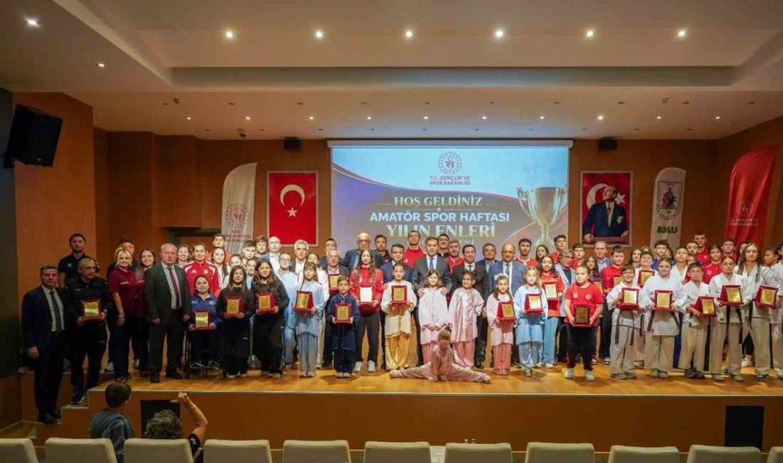 Bolu’da Amatör Spor Haftası etkinlikleri kapsamında gerçekleştirilen “Yılın Enleri Ödül
