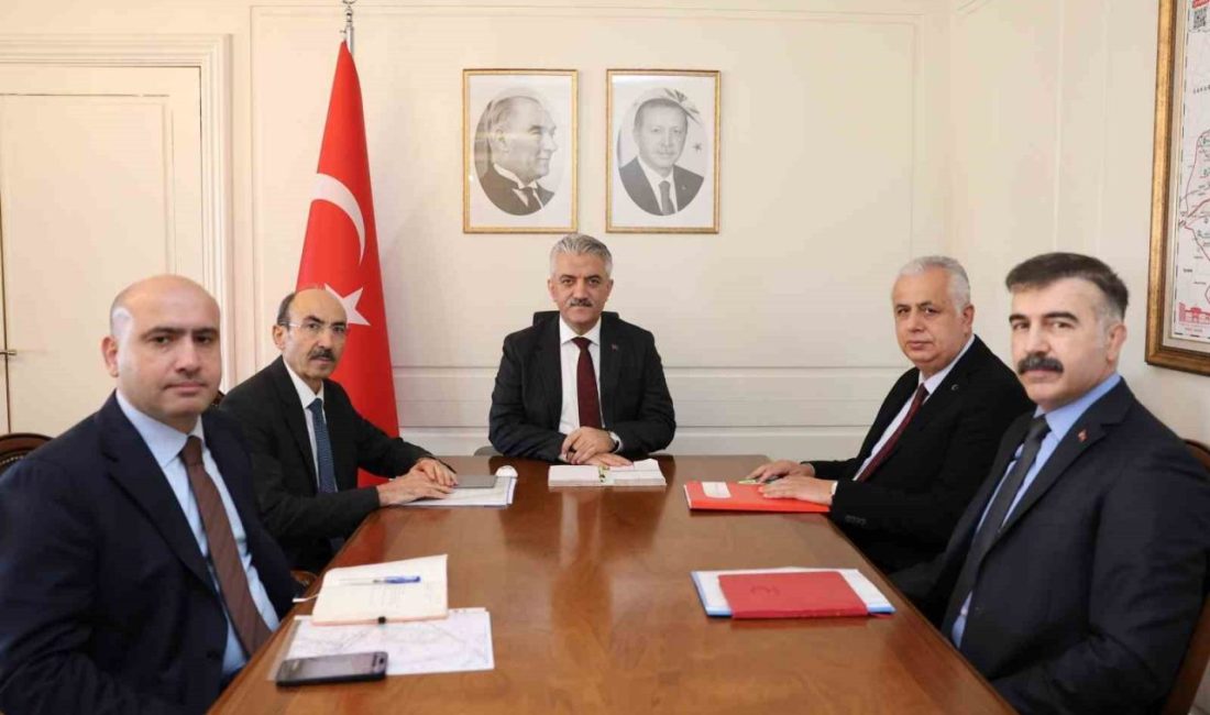 Düzce Valiliğinde düzenlenen haftalık toplantıda, kent genelinde sürdürülen çalışmalar ile