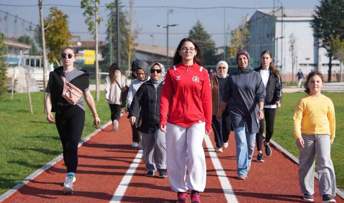 Düzce’de anneler çocukları okuldayken spora başladı Düzce Belediyesi Gençlik ve Spor Hizmetleri Müdürlüğü, yeni eğitim-öğretim döneminin
