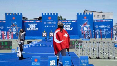 Karadeniz Ereğli’den yola çıkan geleneksel okçuluk sporcusu Nagehan Tutuş, World