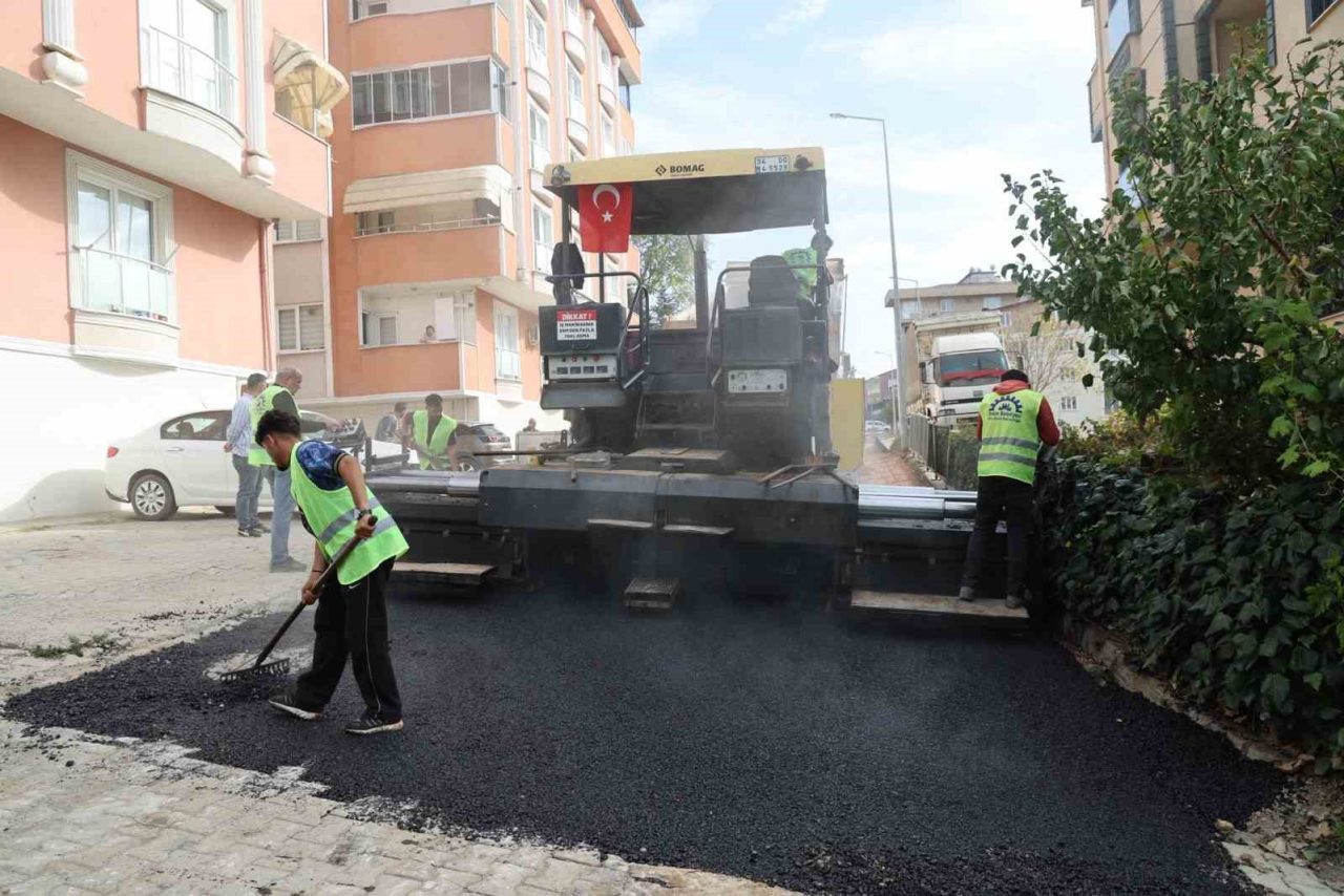 Gebze Belediyesi Fen İşleri Müdürlüğü ekipleri, ilçe genelinde asfalt yama,