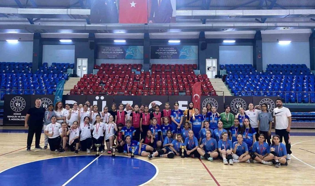 Düzce’de yıldızlar hentbolda dereceye giren takımlar 🔊 Haberi Sesli Dinle Hazır ▶ Dinle ⏸ Duraklat ⏹