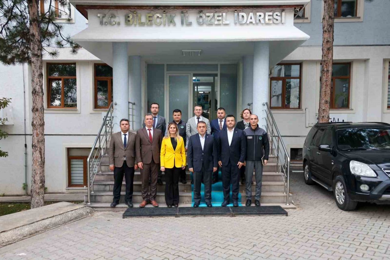Vali Sözer, İl Özel İdaresi çalışmalarını değerlendirdi Bilecik Valisi Faik Oktay Sözer, İl Özel İdaresi’nde görev yapan