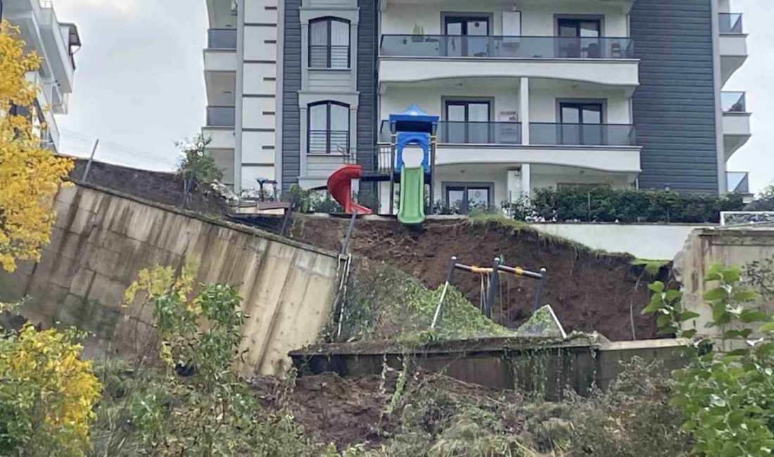 Kocaeli’de çöken istinat duvarından kayan toprak çocuk parkını kapladı 🔊 Haberi Sesli Dinle Hazır ▶ Dinle ⏸ Duraklat ⏹
