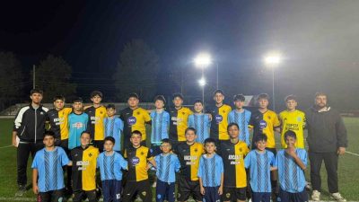 Bilecik’te hazırlık maçının kazananı dostluk oldu U14 Bilecik Gençler Ligi öncesi hazırlıklarını sürdüren 1299 Bilecik Spor