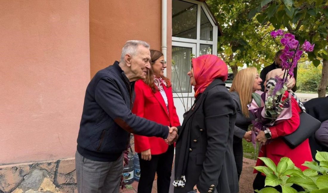 İl Milli Eğitim Müdürü Özer’den şehit ailesine ziyaret 🔊 Haberi Sesli Dinle Hazır ▶ Dinle ⏸ Duraklat ⏹