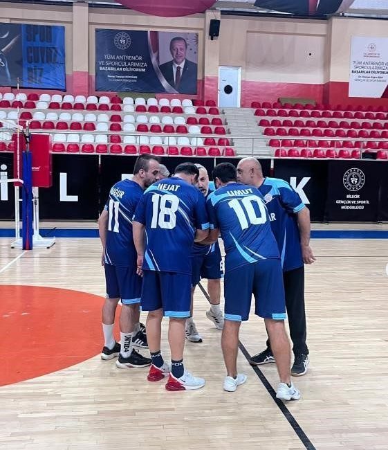 Bilecik’te voleybol karşılaşmasının galibi Aile ve Sosyal Hizmetler oldu 🔊 Haberi Sesli Dinle Hazır ▶ Dinle ⏸ Duraklat ⏹
