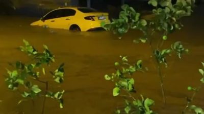 Yalova’nın Armutlu ilçesinde etkili olan sağanak yağış, derelerin taşmasına ve