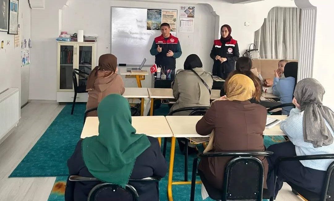 Yığılca’da üreticilere destek başvuruları ve kahverengi kokarca mücadelesi hakkında bilgi verildi 🔊 Haberi Sesli Dinle Hazır ▶ Dinle ⏸ Duraklat ⏹