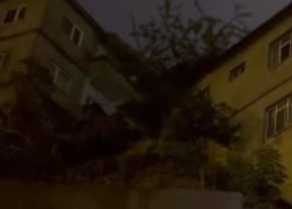 Zonguldak’ta 1 kişinin öldüğü binanın yıkılmadan önceki görüntüleri ortaya çıktı 🔊 Haberi Sesli Dinle Hazır ▶ Dinle ⏸ Duraklat ⏹
