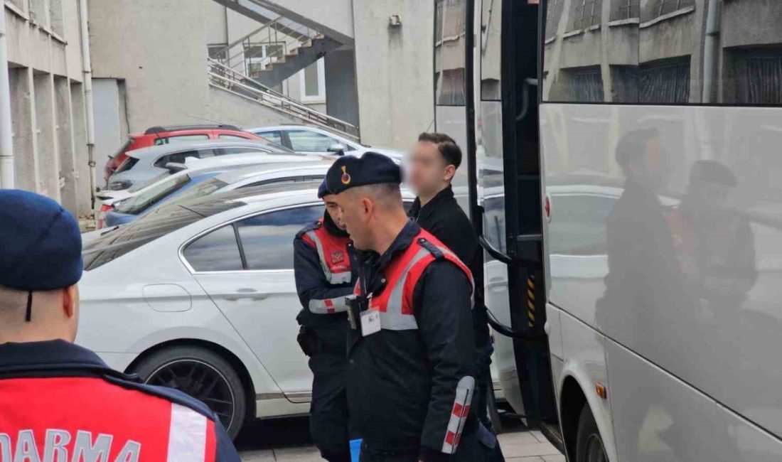 Zonguldak’taki terör örgütü davasında tutuklu sanık tahliye edildi 🔊 Haberi Sesli Dinle Hazır ▶ Dinle ⏸ Duraklat ⏹